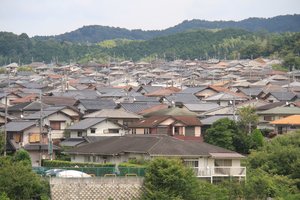 住宅が立ち並ぶ南加茂台。開発が始まって約４０年が過ぎ、人口減少と高齢化が進む（木津川市）
