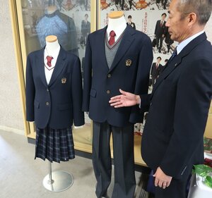 本年度から朱雀高で導入された制服（京都市中京区）