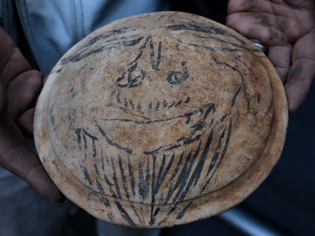 最古の鬼門除けか　人面描いた土器、平安京の貴族邸跡から発掘