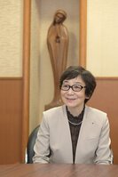 洛星中学・高校の校長に新たに就任した小田恵さん（５月６日、京都市北区）