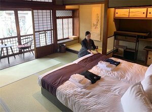 京町家を旅館風に改修し、家族向けの客室を多くしつらえたファーストキャビンの新たな宿泊施設（京都市下京区）
