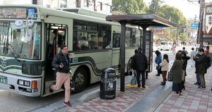 新型コロナウイルスの影響で利用客が減った京都市バス（京都市東山区祇園）