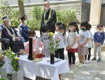 法要で焼香する子どもたち（１２日午前、京都市左京区・壇王法林寺）
