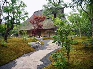 京都府指定有形文化財の旧小林家住宅を活用した「パンとエスプレッソと」の外観（京都市右京区）