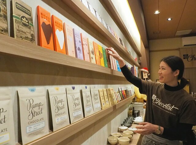 世界の板チョコずらり100種類 29歳女性が専門店 多彩な味 驚き伝えたい 社会 地域のニュース 京都新聞