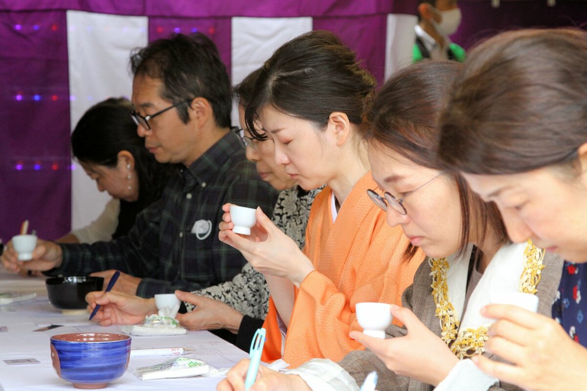 京都・北野天満宮で北野大闘茶会　日本茶飲み比べは「瞑想のようだった」