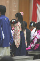 はかま姿で小学校の卒業式に臨む児童（京都市内）＝読者提供、写真の一部を加工しています