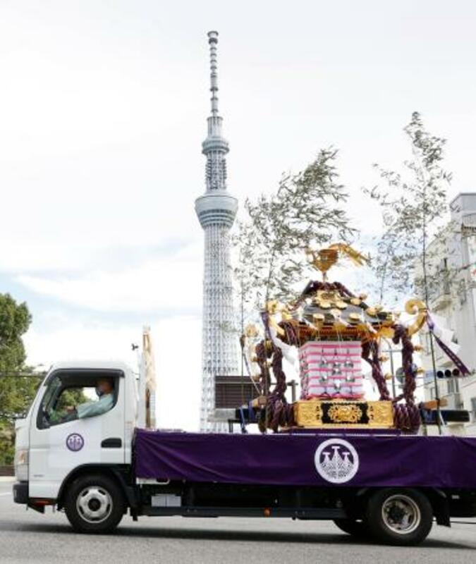 浅草の三社祭 みこしは車で移動 コロナ対策 ５カ月遅れの開催 全国のニュース 京都新聞