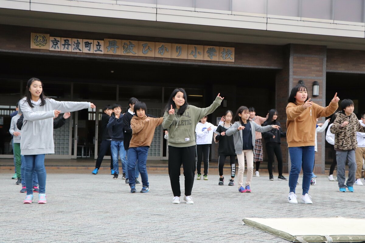 小学生 Bts ダンス動画で思い出づくり コロナで行事縮小 町内の学校合同で 京都 京丹波 社会 地域のニュース 京都新聞