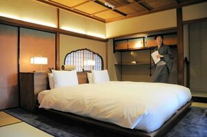 ２５日に開業するホテル「そわか」のスイート。料亭時代は「ほら貝の間」として使われた（京都市東山区）