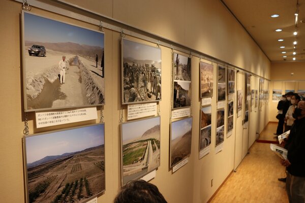故中村哲医師がアフガニスタンなどで活動する様子を伝える追悼写真展（八幡市八幡・市文化センター）