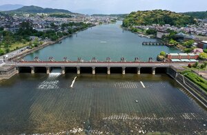 【資料写真】琵琶湖と下流の水量をコントロールする瀬田川洗堰（大津市）＝小型無人機から