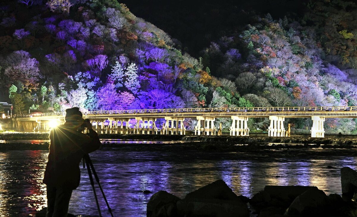京都 嵐山を光で彩る 花灯路 11日開幕 密 回避でライトアップ中止の場所も 観光 地域のニュース 京都新聞