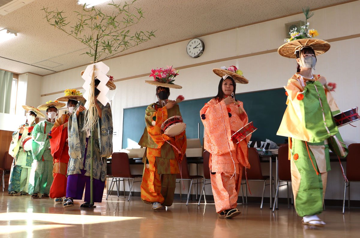 地域の伝統「出雲風流花踊り」 11月1日に京都・山科で披露へ、京都・南丹高生