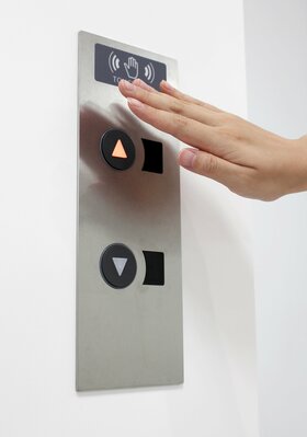 エレベーターのボタン 触らず操作できます コロナ禍 既設向けに赤外線で検知 社会 地域のニュース 京都新聞