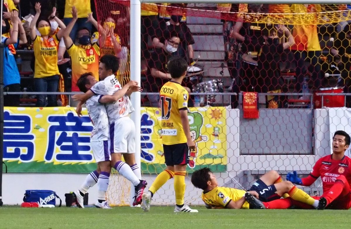 サンガ、2－0で北九州破る　首位・磐田との勝ち点差1に迫る