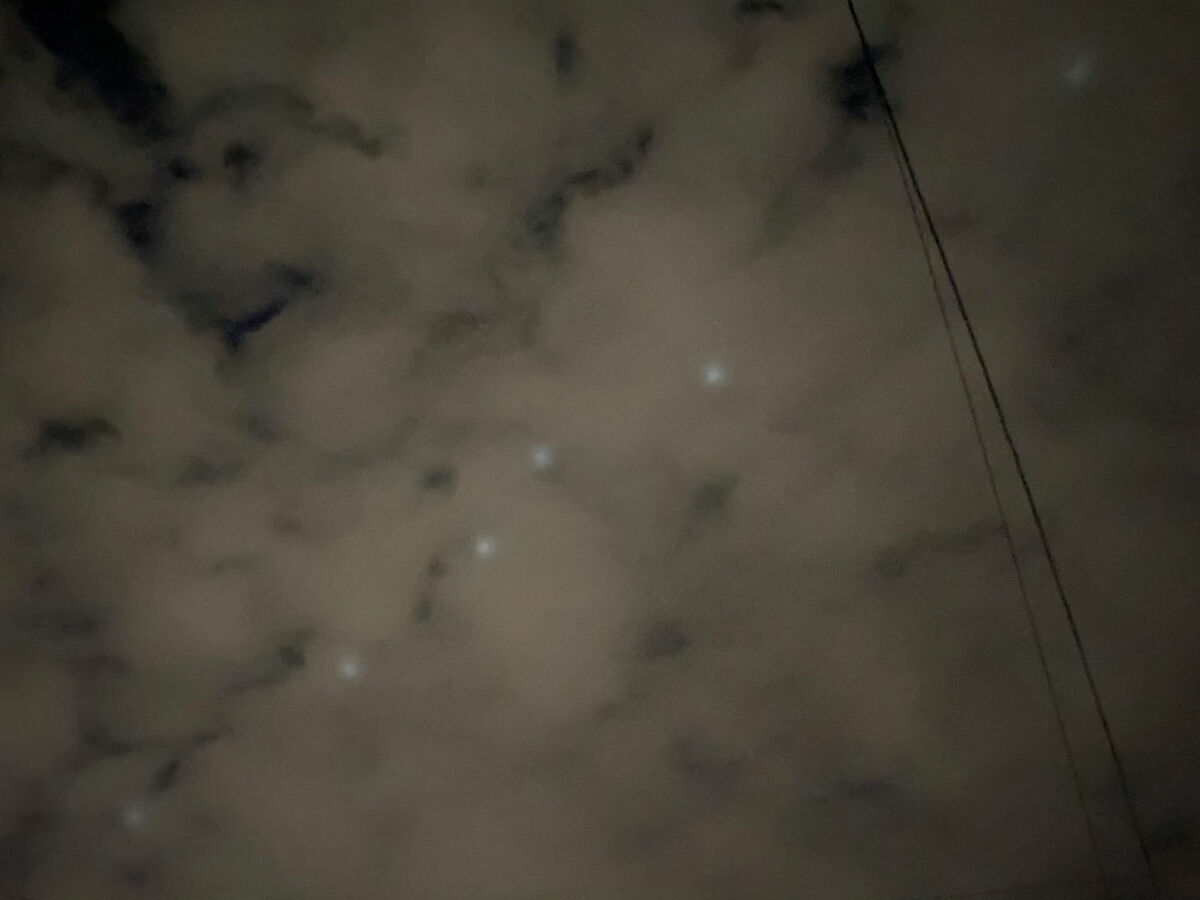京都の夜空に点々とした謎の光が出現 Ufo 天文現象 正体を写真片手に調査した結果 観光 地域のニュース 京都新聞