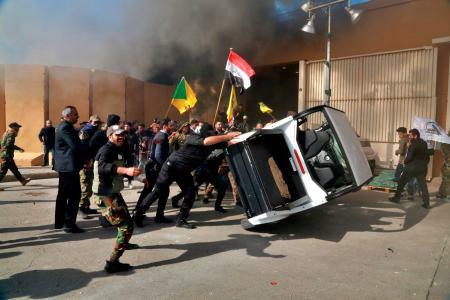 シーア派 イラク米大使館を襲撃 首都バグダッドで 空爆に抗議 全国のニュース 京都新聞