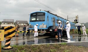 近江鉄道の電車と車が衝突した事故現場（２２日午後、甲賀市水口町）＝画像の一部を加工しています
