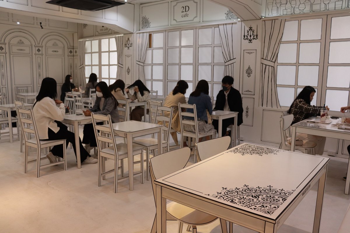 店内は全て白黒です　「２Dカフェ」が京都にオープン、西日本初