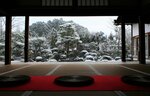 雪化粧をまとった妙満寺の「雪の庭」（同寺提供）
