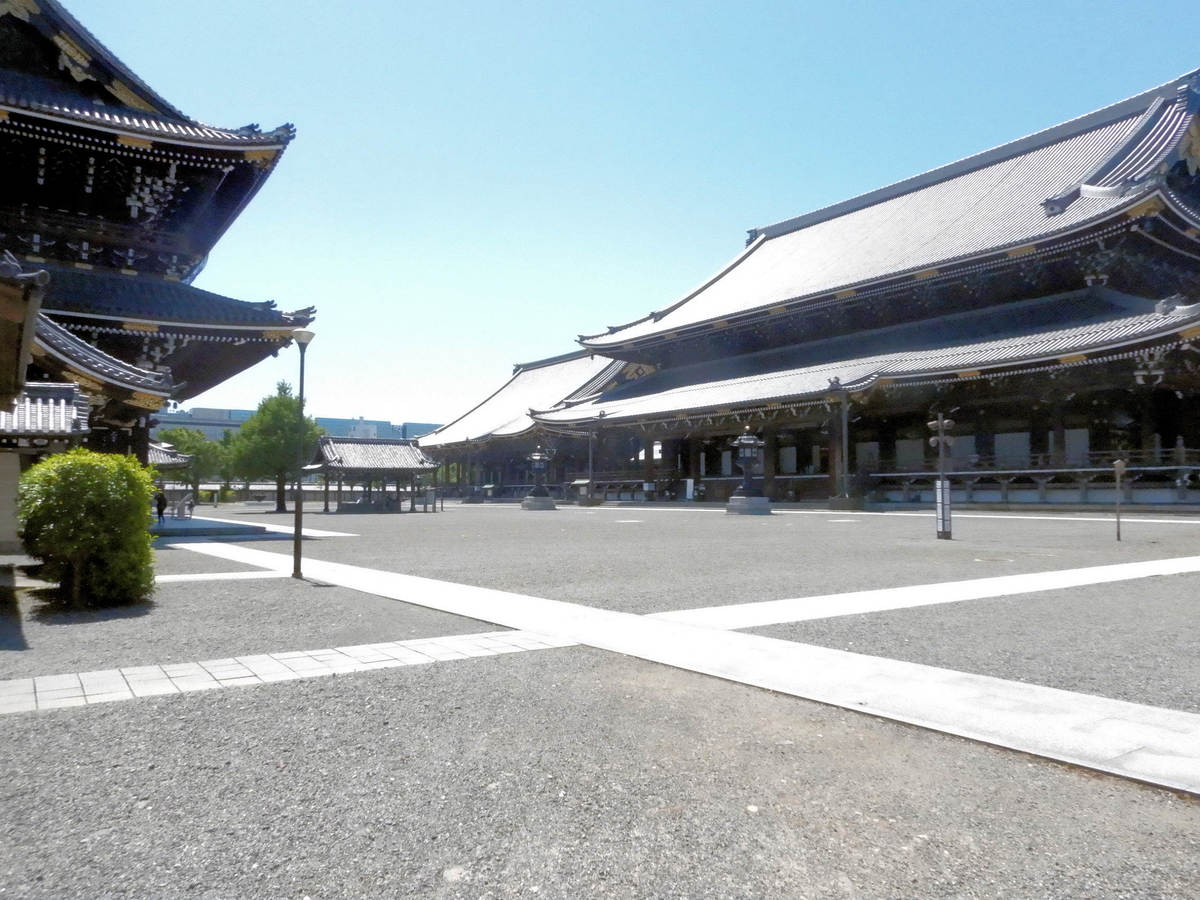 京都の社寺、開門短縮や行事中止　感染対策強化の動き広がる