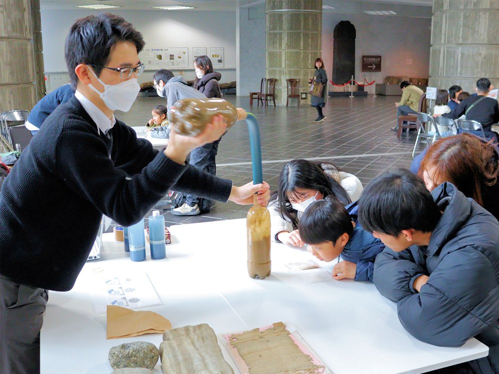 講師は京都大学の大学院生　博物館で子どもに研究の魅力紹介、20年続く人気の秘密は？　