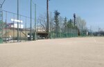 ５月から利用制限を緩和する長浜球場。三塁側のフェンス（左）の奥が北陸自動車道＝長浜市宮司町