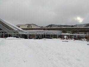 雪が降り積もったJR米原駅前（滋賀県米原市）