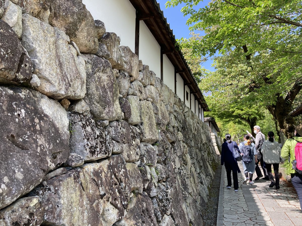 ホテルスタッフが石垣や寺院を案内　滋賀の琵琶湖ホテル