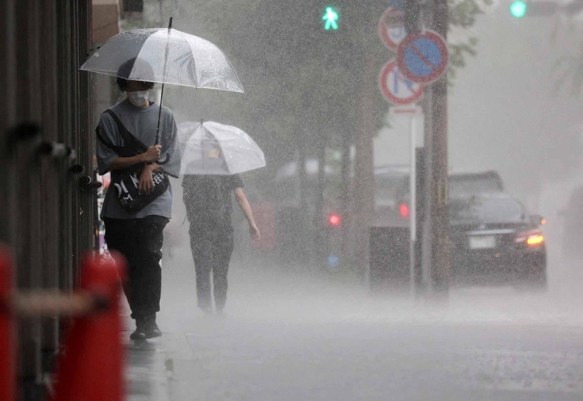 京都でゲリラ豪雨、丸太町通が一部冠水　14日は午後にかけても再び強まる恐れ