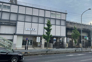 福山議員が暴行を受けたとされる近鉄伏見駅前（５月２日、京都市伏見区）