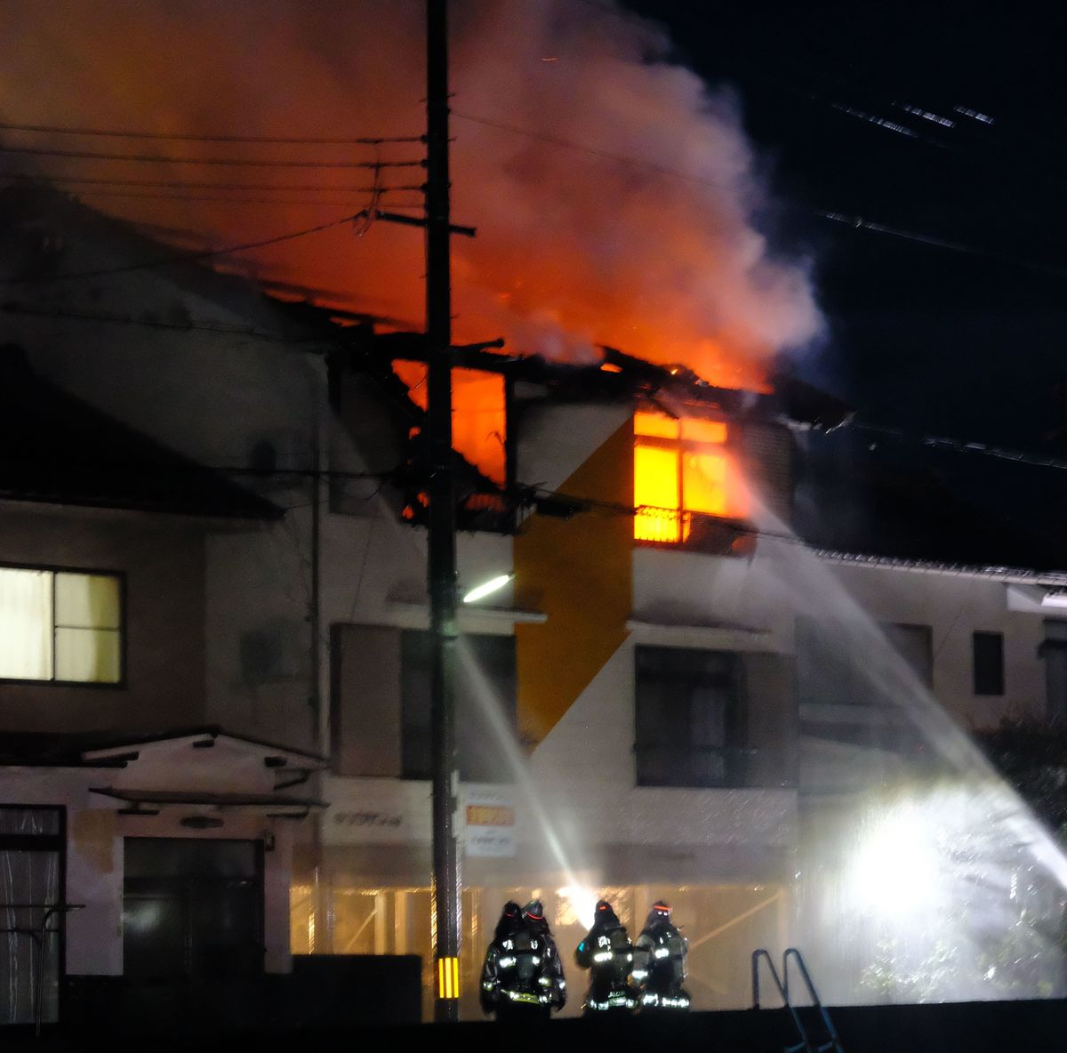 ３階建てのアパート全焼、けが人なし　京都・舞鶴