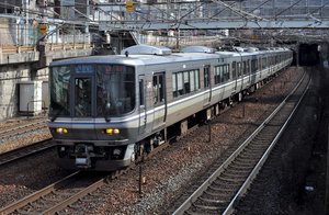 【資料写真】JR東海道線の新快速（京都市東山区で撮影）