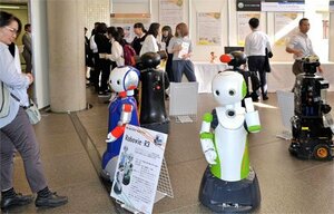ＡＴＲが開発したロボットが並ぶＡＴＲ会場（京都府精華町・ＡＴＲ）