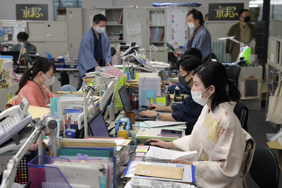 訓示はオンラインで、着物にマスク姿の職員も　京都で「仕事始め」