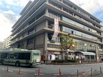 オフィスや商業施設、ホテルが入る高層複合ビルとして再開発することが決まった京都中央郵便局（京都市下京区）