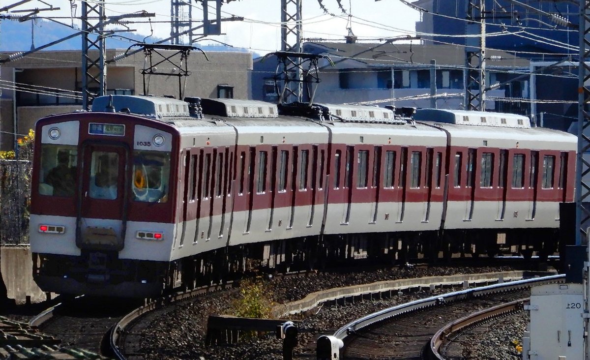 近鉄京都線の踏切で人身事故　普通列車と衝突し死亡