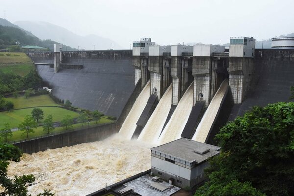西日本豪雨１カ月　緊迫の日吉ダム検証　水位低減効果に限界も　放流情報発信の充実が不可欠