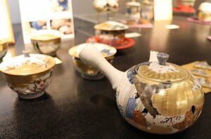 京焼・清水焼の茶器は中華圏でも人気が高いという（京都市山科区・ギャラリー洛中洛外）