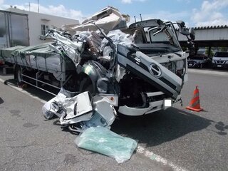 新名神でトラック同士が衝突 47歳男性が死亡 道路工事で規制中 社会 地域のニュース 京都新聞