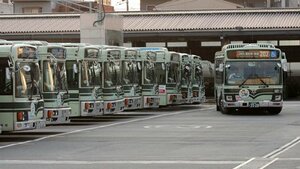 京阪バスが管理や運行を受託している京都市バス（７日午後４時半、南区・九条営業所）