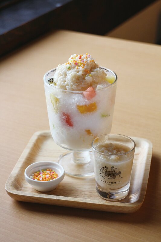 米麹甘酒のかき氷 ぶぶあられをトッピング 発酵カフェが発売 経済 地域のニュース 京都新聞