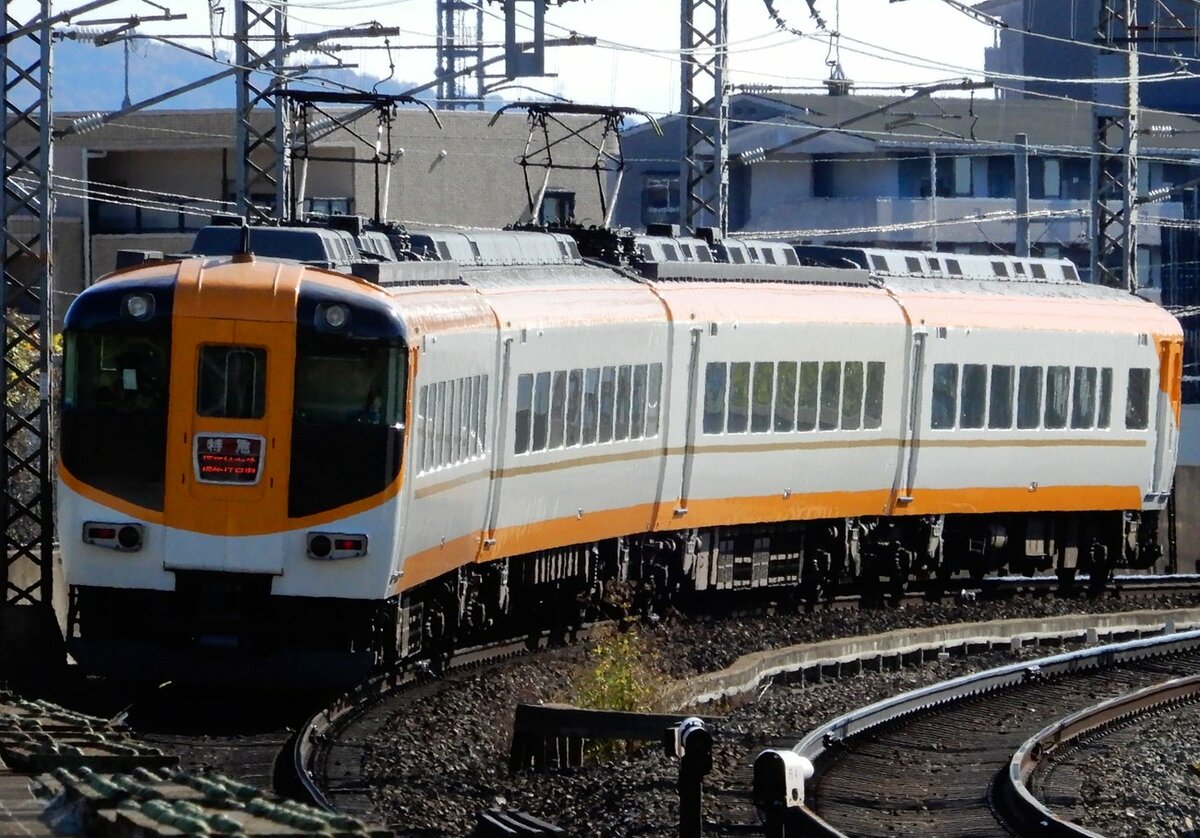 近鉄京都線の踏切で特急と車が接触　向島－新田辺間で一時運転見合わせ