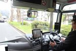 ハンドルやアクセル、ブレーキを自動で操作して走行するバス（大津市京町３丁目）[LF]