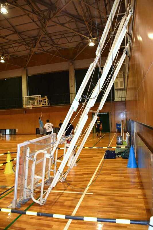 バスケのゴールが落下 高校体育館 ワイヤ切れか 部練習後 社会 地域のニュース 京都新聞