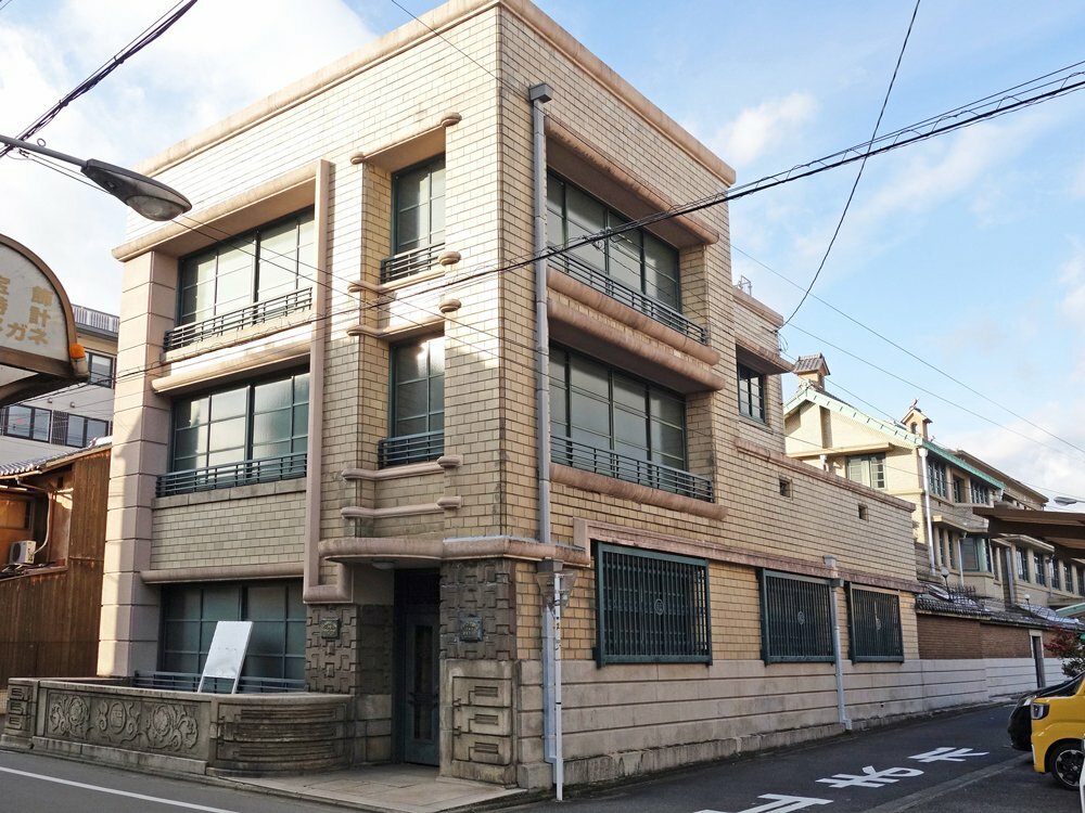 任天堂創業地の旧本社ビルがホテルに 築90年 趣ある外観残して改修 経済 地域のニュース 京都新聞