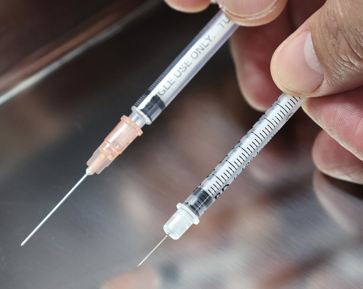 ワクチン 注射器 コロナ ファイザーワクチン1瓶の接種6回→5回 注射器の問題