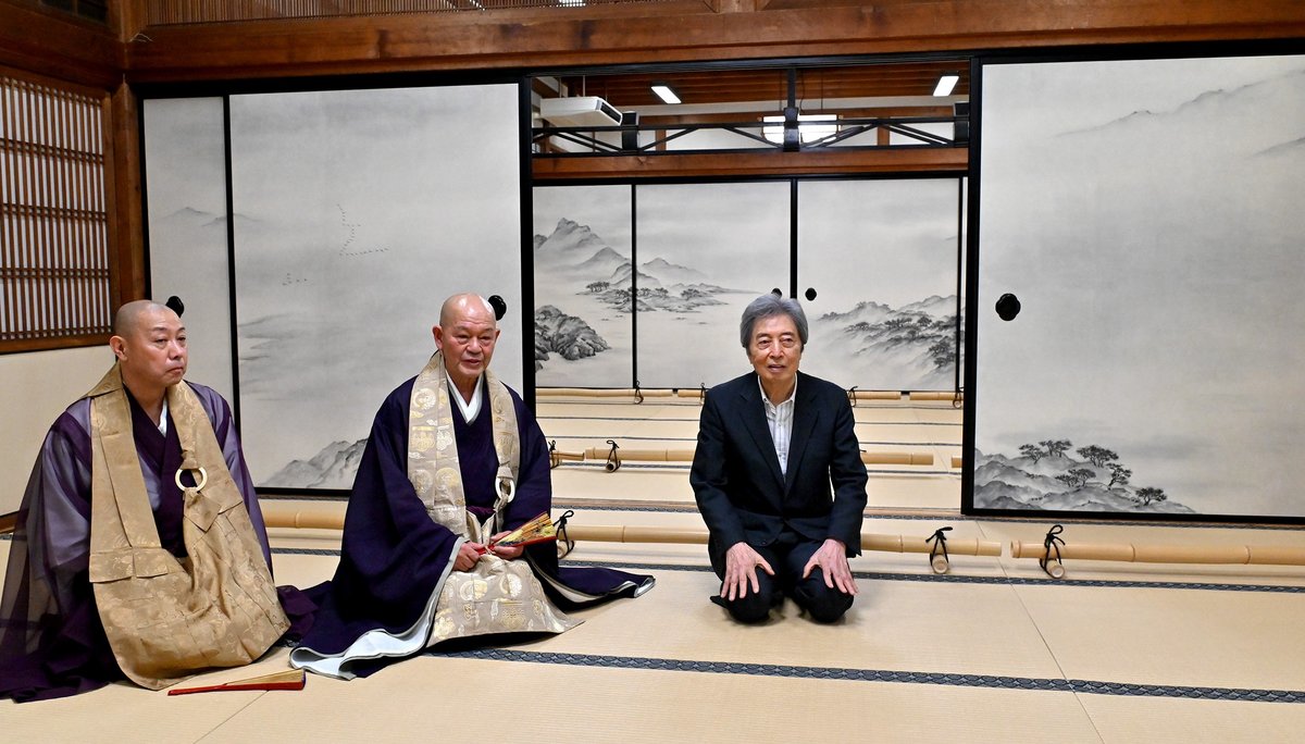 細川元首相、自作のふすま絵を奉納　京都・建仁寺からの依頼