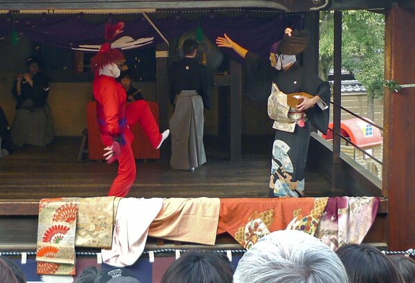 壬生寺で、厄よけを祈って演じられた壬生狂言「節分」（２０１４年、京都市中京区）